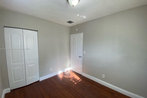 House in West Park, Florida 4 bedrooms, 116.31 sq.m. № 1790287 - photo 20