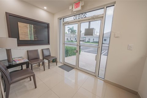 Купить коммерческую недвижимость в Майами, Флорида № 1921935 - фото 6