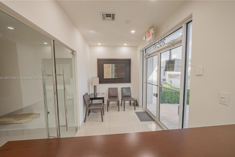 Купить коммерческую недвижимость в Майами, Флорида № 1921935 - фото 9