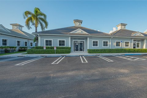 Купить коммерческую недвижимость в Майами, Флорида № 1921935 - фото 3