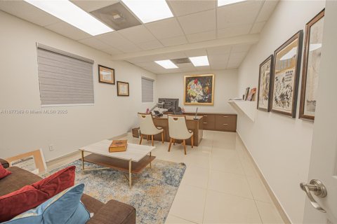Купить коммерческую недвижимость в Майами, Флорида № 1921935 - фото 20
