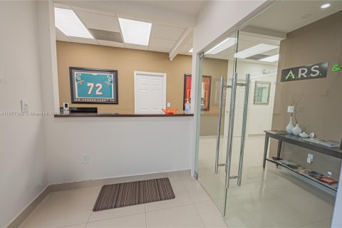 Купить коммерческую недвижимость в Майами, Флорида № 1921935 - фото 5