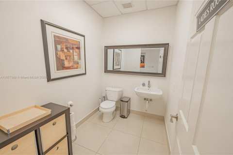 Купить коммерческую недвижимость в Майами, Флорида № 1921935 - фото 25