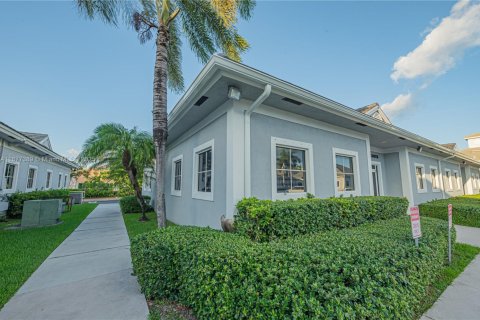 Купить коммерческую недвижимость в Майами, Флорида № 1921935 - фото 30