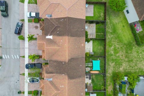 Townhouse in Homestead, Florida 3 bedrooms, 153.29 sq.m. № 1875384 - photo 27