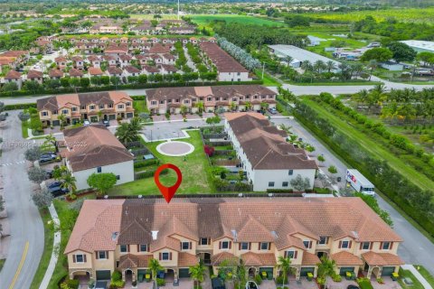 Townhouse in Homestead, Florida 3 bedrooms, 153.29 sq.m. № 1875384 - photo 28