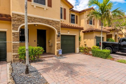 Townhouse in Homestead, Florida 3 bedrooms, 153.29 sq.m. № 1875384 - photo 5