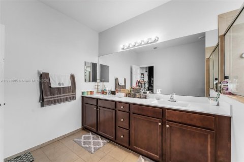 Townhouse in Homestead, Florida 3 bedrooms, 153.29 sq.m. № 1875384 - photo 17