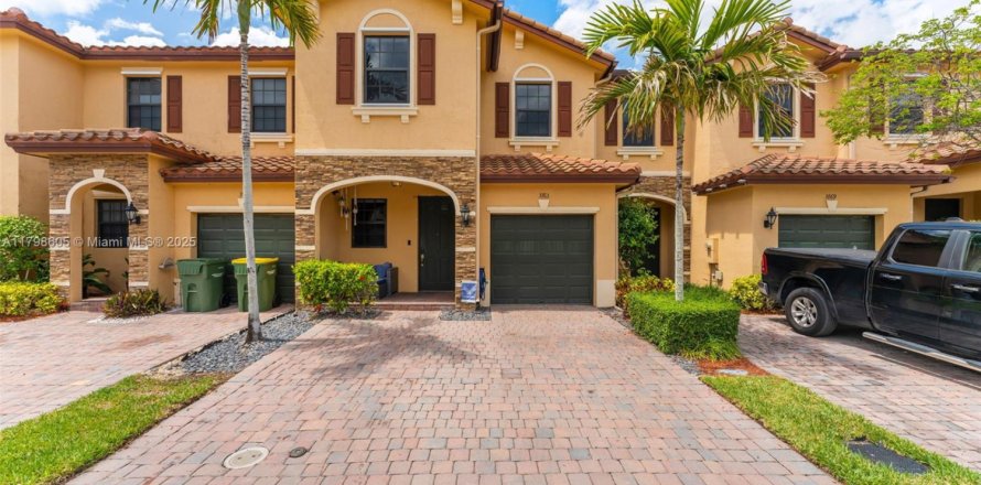 Townhouse in Homestead, Florida 3 bedrooms, 153.29 sq.m. № 1875384