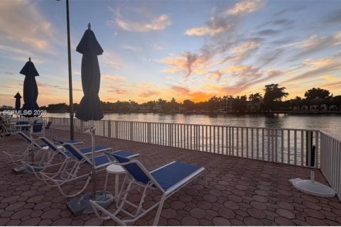 Condominio en alquiler en Miami Beach, Florida, 1 dormitorio, 99.41 m2 № 2089572 - foto 5