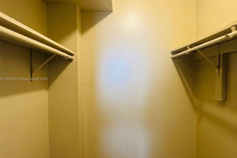 Снять в аренду кондоминиум в Норт-Майами, Флорида 2 спальни, 89.46м2, № 2019022 - фото 12