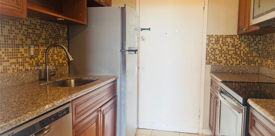 Кондоминиум с 2 спальнями в Норт-Майами, Флорида № 2019022