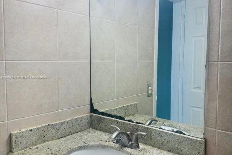 Снять в аренду кондоминиум в Норт-Майами, Флорида 2 спальни, 89.46м2, № 2019022 - фото 11