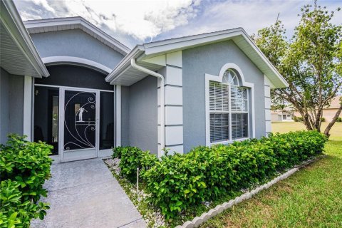 Villa ou maison à vendre à San Antonio, Floride: 2 chambres, 157.93 m2 № 2355150 - photo 2