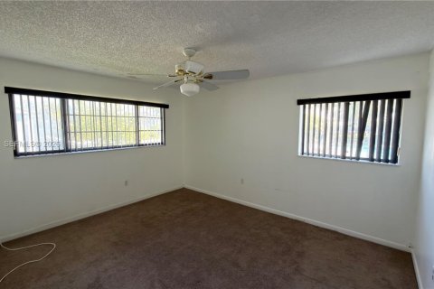 Copropriété à louer à Miami, Floride: 3 chambres, 98.94 m2 № 1996832 - photo 8