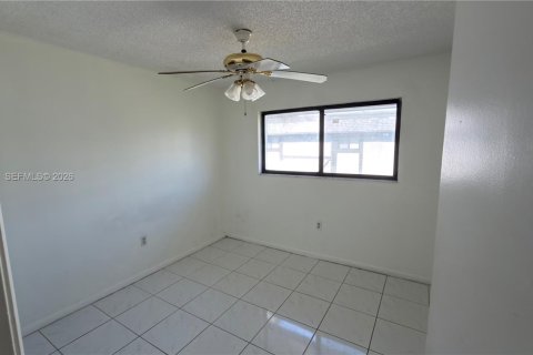 Copropriété à louer à Miami, Floride: 3 chambres, 98.94 m2 № 1996832 - photo 7