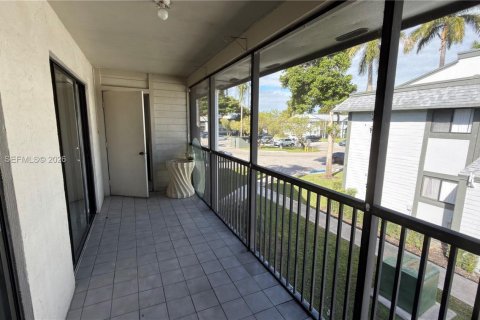 Copropriété à louer à Miami, Floride: 3 chambres, 98.94 m2 № 1996832 - photo 13