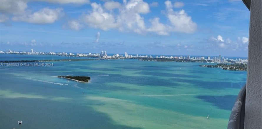 Estudio en el Condominio en Miami, Florida № 1985531