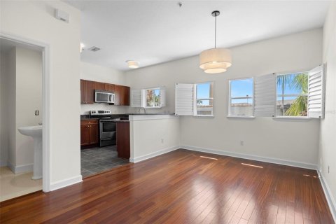 Townhouse in Tampa, Florida 3 bedrooms, 141.95 sq.m. № 1649269 - photo 8