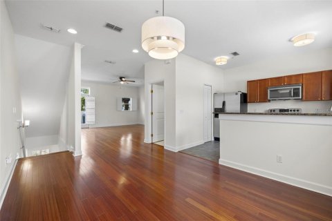 Townhouse in Tampa, Florida 3 bedrooms, 141.95 sq.m. № 1649269 - photo 9