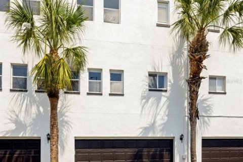 Townhouse in Tampa, Florida 3 bedrooms, 141.95 sq.m. № 1649269 - photo 30