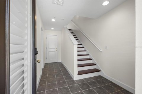 Townhouse in Tampa, Florida 3 bedrooms, 141.95 sq.m. № 1649269 - photo 3