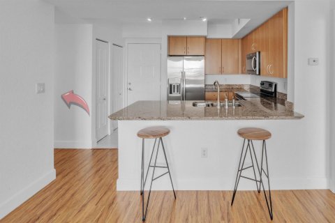 Condo in Hollywood, Florida, 2 bedrooms  № 2390559 - photo 28
