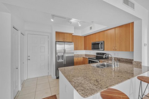 Condo in Hollywood, Florida, 2 bedrooms  № 2390559 - photo 8