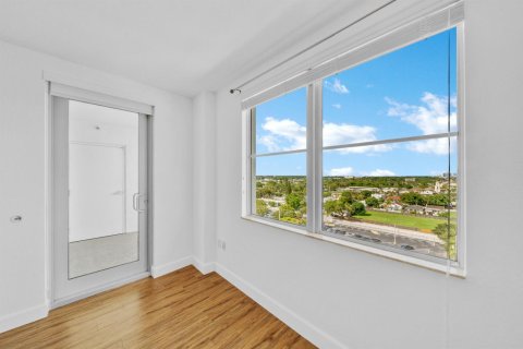 Condo in Hollywood, Florida, 2 bedrooms  № 2390559 - photo 13