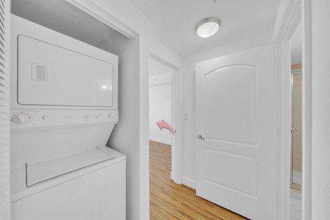 Condo in Hollywood, Florida, 2 bedrooms  № 2390559 - photo 30