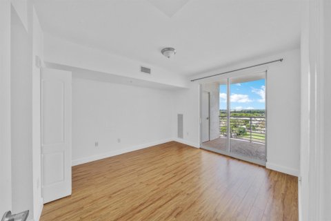 Condo in Hollywood, Florida, 2 bedrooms  № 2390559 - photo 16