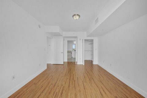 Condo in Hollywood, Florida, 2 bedrooms  № 2390559 - photo 21