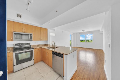 Condo in Hollywood, Florida, 2 bedrooms  № 2390559 - photo 7