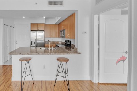 Condo in Hollywood, Florida, 2 bedrooms  № 2390559 - photo 15