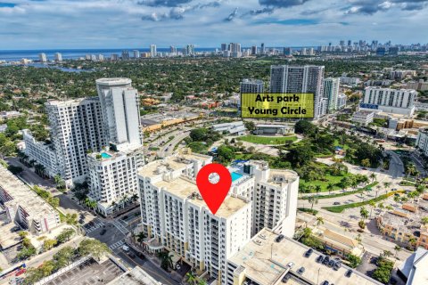 Condo in Hollywood, Florida, 2 bedrooms  № 2390559 - photo 3