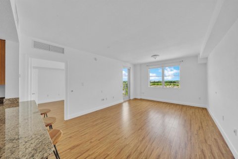 Condo in Hollywood, Florida, 2 bedrooms  № 2390559 - photo 11