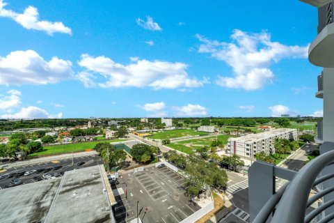 Condo in Hollywood, Florida, 2 bedrooms  № 2390559 - photo 19