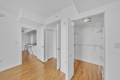 Condo in Hollywood, Florida, 2 bedrooms  № 2390559 - photo 22