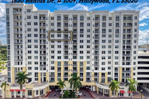 Condo in Hollywood, Florida, 2 bedrooms  № 2390559 - photo 5