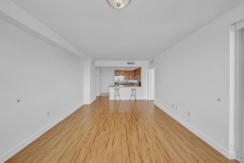 Condo in Hollywood, Florida, 2 bedrooms  № 2390559 - photo 14