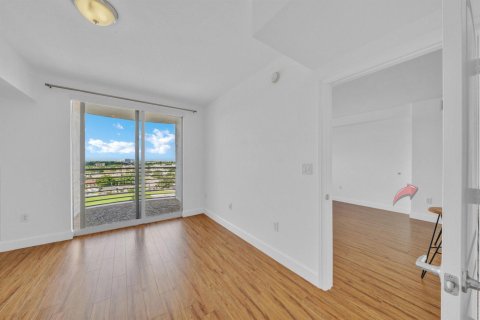 Condo in Hollywood, Florida, 2 bedrooms  № 2390559 - photo 27