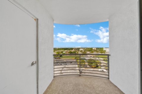 Condo in Hollywood, Florida, 2 bedrooms  № 2390559 - photo 17