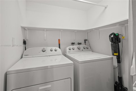 Copropriété à vendre à Miami, Floride: 2 chambres, 127.74 m2 № 1996859 - photo 23