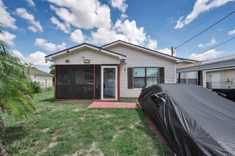 House in Tampa, Florida 3 bedrooms, 133.04 sq.m. № 2304329