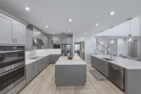 Casa en venta en Wesley Chapel, Florida, 6 dormitorios, 388.42 m2 № 2201500 - foto 19