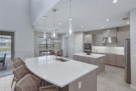 Casa en venta en Wesley Chapel, Florida, 6 dormitorios, 388.42 m2 № 2201500 - foto 16