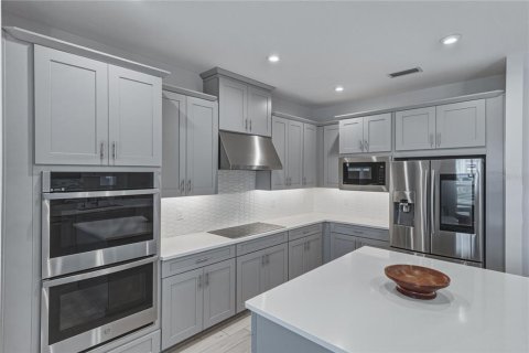 Casa en venta en Wesley Chapel, Florida, 6 dormitorios, 388.42 m2 № 2201500 - foto 20