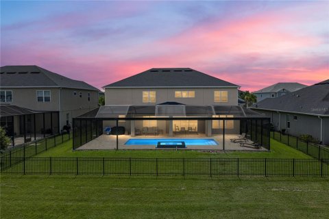 Casa en venta en Wesley Chapel, Florida, 6 dormitorios, 388.42 m2 № 2201500 - foto 2