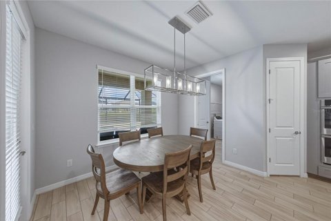 Casa en venta en Wesley Chapel, Florida, 6 dormitorios, 388.42 m2 № 2201500 - foto 23