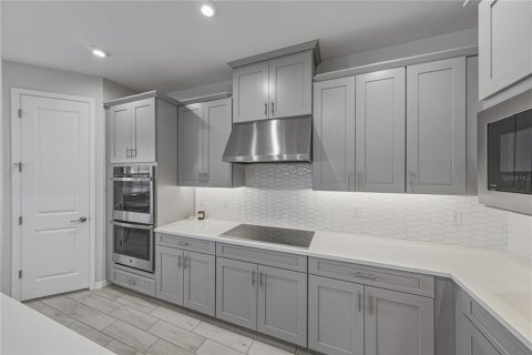 Casa en venta en Wesley Chapel, Florida, 6 dormitorios, 388.42 m2 № 2201500 - foto 21